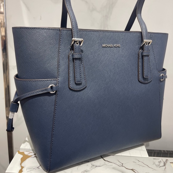 MICHAEL KORS Voyager Large Saffiano Leather EW Tote Shoulder BagNavyNWT